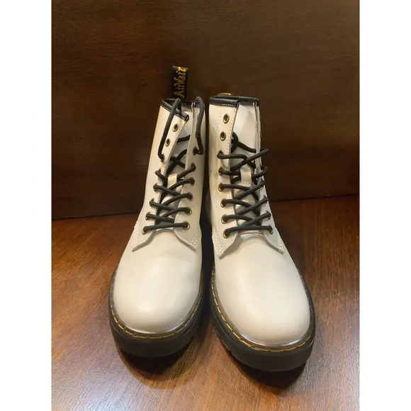 Dr. Martens Zavala Air Wair Women 6 White Leather Grunge Chunky 90s Lace Up Boot - Picture 4 of 9